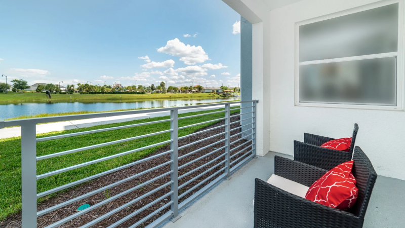 6 Storey Lake Resort 2 Bed Apartment Patio